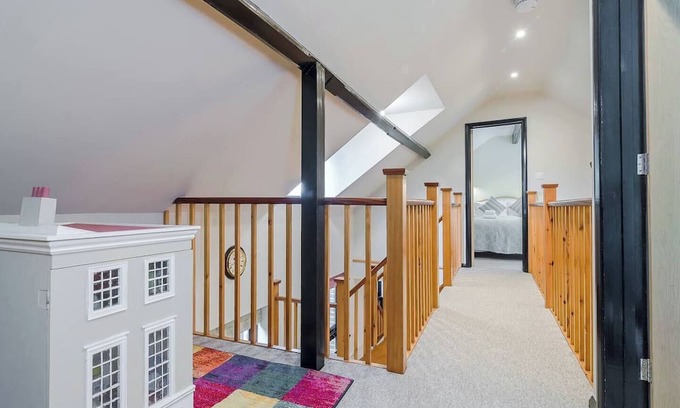 Patrixbourne House | Pass the Keys | ★Walnut Tree Cottage★ Huge garden near Canterbury