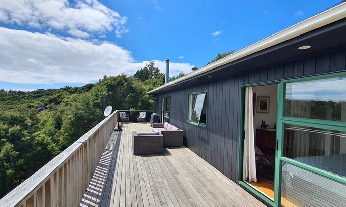 Kawau Island House | Sunny, comfortable island retreat with all the comforts of home