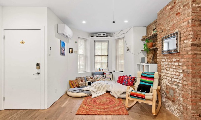 Bushwick Apartment | Starr Manor by Rove Travel |5 BR Townhome w/Patio