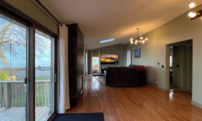 Leamington House | Quite Waterfront Home - Great for Birders, Point Pelee & Island, Hillman Marsh