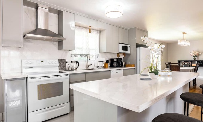 Niagara Falls Cottage | Riverview Cottage in Niagara Falls with Private Dock,10 minutes to attractions