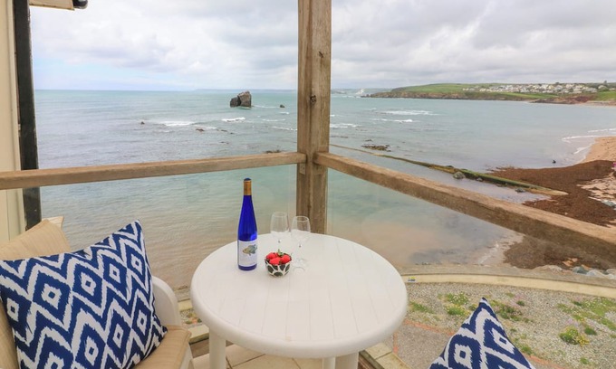 Burgh Island Cottage | 11 THURLESTONE ROCK, pet friendly, with pool in Hope Cove