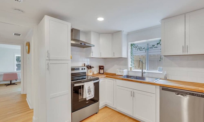 Eastside House | Stunning Bungalow with High-End Finishes, Spacious Yard by Lucky Savannah