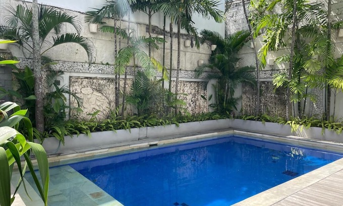 Batubelig Villa | Beautiful Langikula Villa in Central Seminyak Bali Sleeps 10