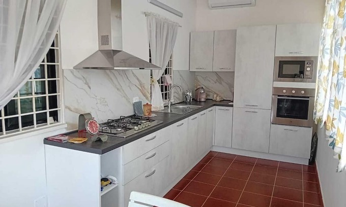 San Cataldo House | Holiday Home 'La Dimora Di Lucia' with Private Garden and Air Conditioning