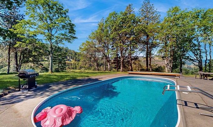 Mosier House | Dog-friendly guest house with amazing river views and shared pool access.
