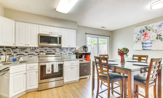 Northeast Virginia Beach House | Pet-Friendly Virginia Beach Abode - Walk to Beach!