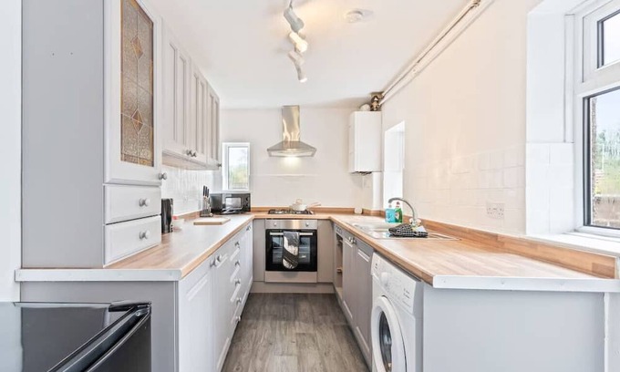 Loftus House | Welcoming House - Sleeps 5 - Free Parking & WiFi