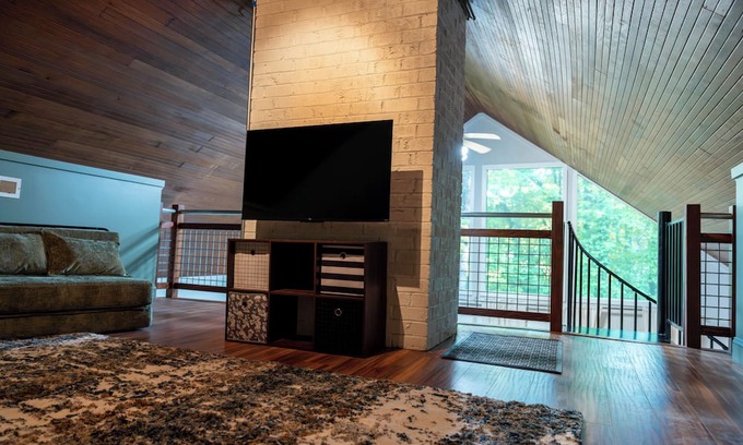 Charlotte Cabin | Clean and cozy cabin near Uptown! Sleeps up to 12