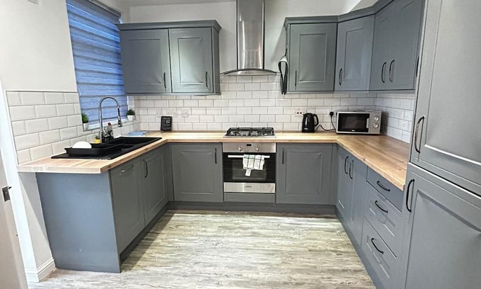 Oldham House | Entire Apartment Manchester - Near Etihad Stadium - Close To The City