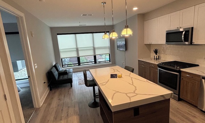 Old Town North Apartment | Floor to Ceiling Windows! Rooftop, Swimming Pool plus more..Your cozy getaway