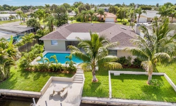 Lochmoor Waterway Estates House | Shan-gri-La "south" n