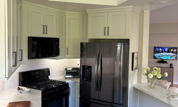Lake Forest Condo | 1st floor condo in gated community. Located in Lake Forest, Ca.