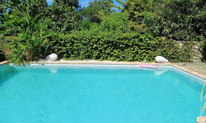Bois d'Olives House | Homerez - Big house for 11 ppl. with swimming-pool, jacuzzi, garden and terrace