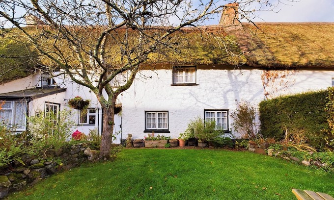 East Portlemouth House | Snowdrop cottage close to Dartmoor free parking child friendly!