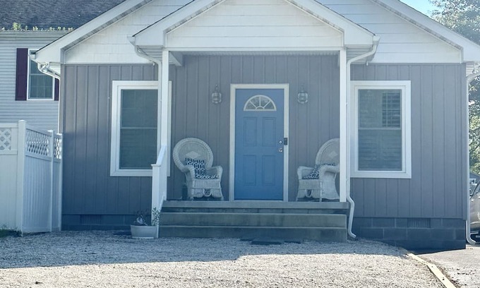 Bethany Beach Cottage | Beachy cottage close to ocean, biking trails and community dock for crabbing