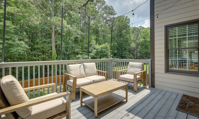 Stone Mountain House | Spacious Home ~ 7 Mi to Stone Mountain Park!