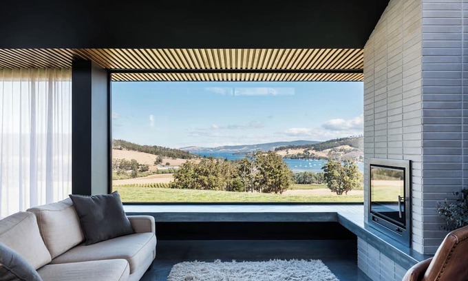 Cygnet House | The Long House, Cygnet Tasmania Stunning views over Port Cygnet.