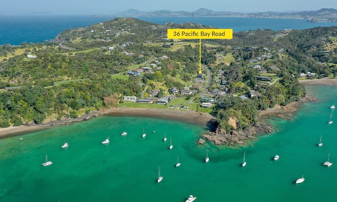 Tutukaka House | Tutukaka 200m from the beach Beautiful home super relaxing in a quiet bay