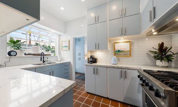 Carthay Circle House | Walkable sophisticated Manhattan style townhouse w/ French Normandy architecture