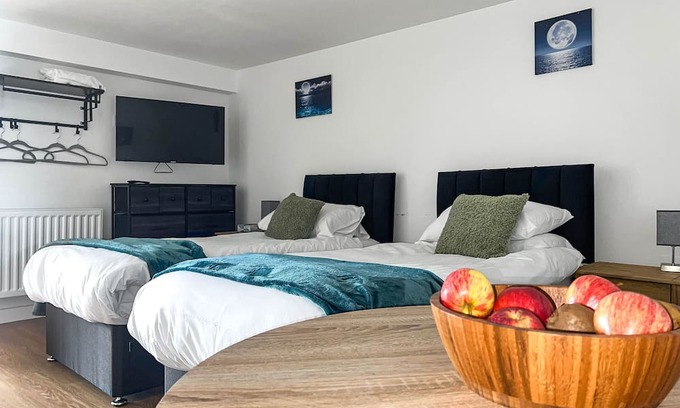 Blackwood Cottage | Experience the tranquillity of Honeymead, a charming holiday retreat in Blackwood, perfectly situate