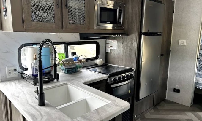 Nancy House | Cozy camper less than a mile from the beautiful Lake Cumberland!