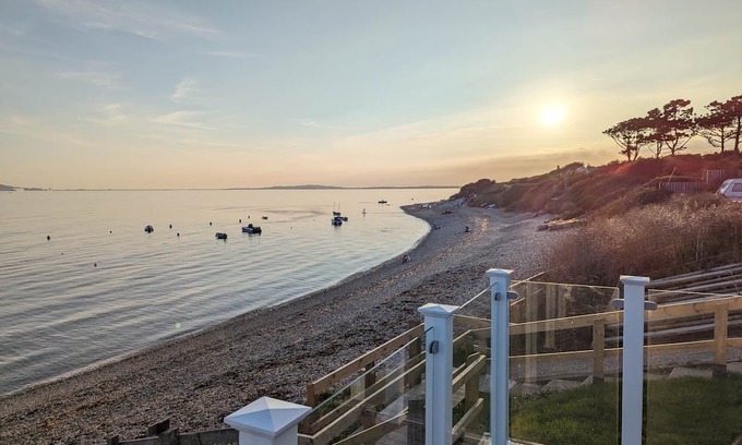 Holworth Cabin | Avon - Creek Caravan Park Ringstead - Dog Friendly