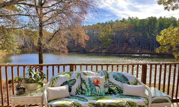 Wake Forest House | ⭐️LAKE VIEW RETREAT⭐️ Water Front Home at the Holliday Homestead