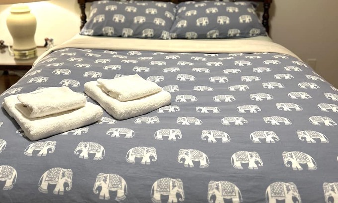 Regina House | Cozy 201-room in welcoming Regina with WiFi, AC at Shannon Rd& Deergrove Crt