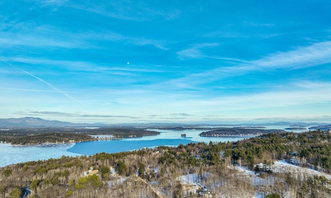 Weirs Beach Apartment | Laconia Retreat: 1/2 Mi to Lake Winnipesaukee!