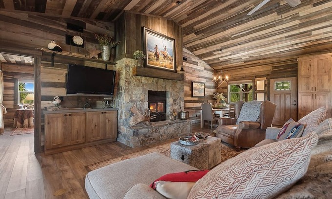 Whitefish Cottage | Amazing views of Big Mountain, Whitefish and Swan Range, & Glacier National Park