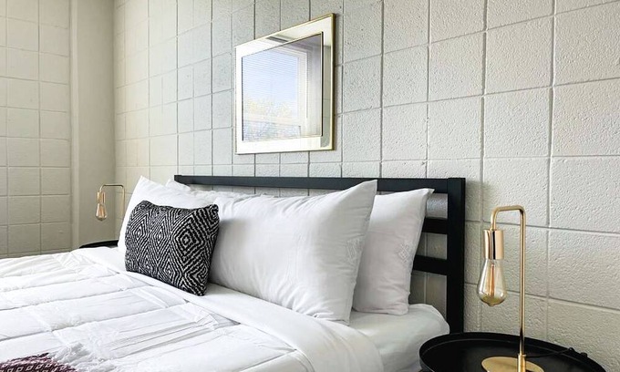 Corryville Apartment | Sleepover: Delightful 1BD/1BA + Gym - Cincinnati