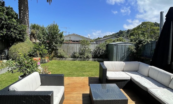 Lower Hutt House | 15 minutes from Wellington CBD! Spacious 3 bedroom home in Belmont.