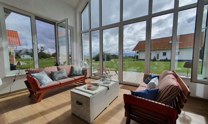 Trent Villa | "Sparrow's Nest" Modern retreat