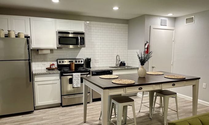 Woodland Heights Apartment | Cute homey apartment in the heart of Greater Heights