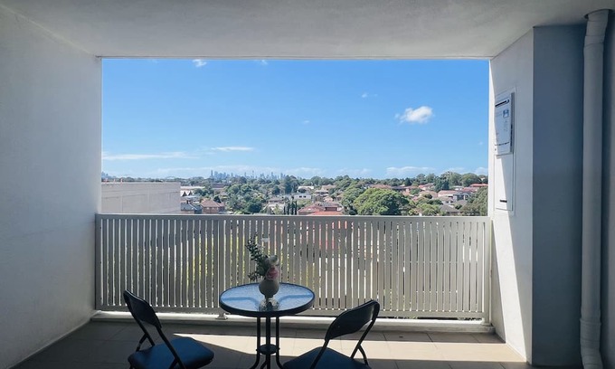 Burwood Apartment | Two Bedroom Apartment Burwood Free parking, close to park, Westfield & Train St