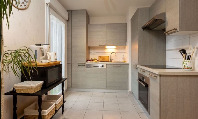 Saint-Meloir-des-Ondes Apartment | Lovely apartment for 4 people with WIFI, TV and terrace