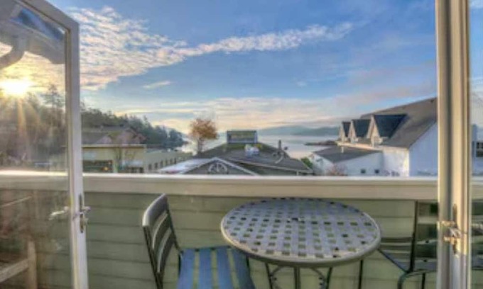 Eastsound Condo | Water View! Elegant Starboard Suite in the heart of Eastsound Village