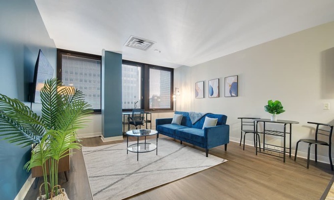 Downtown Pittsburgh Apartment | Upscale Charm | 24/7 Valet Gym Lounge