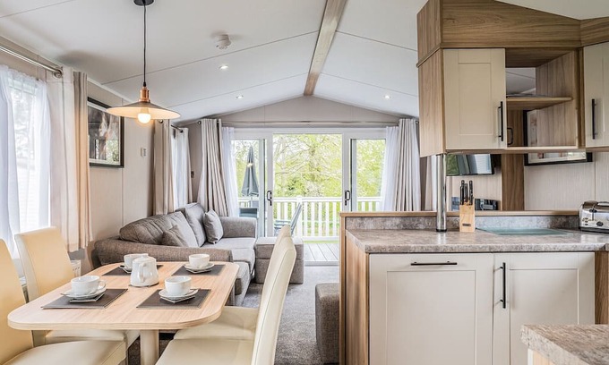 Kelso Apartment | These 2-bedroom gold caravans sleep up to 6 with an optional sleeper sofa in the lounge, and offer c