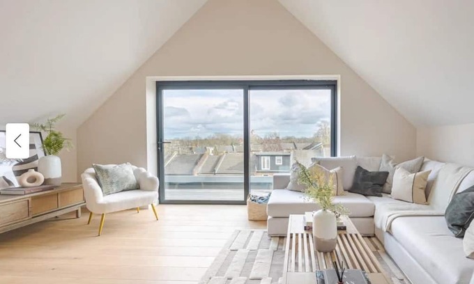 Brixton Hill House | Modern Luxury: 3 Bed, 2 Bath Residence with Private Garden in Vibrant Kings Mews