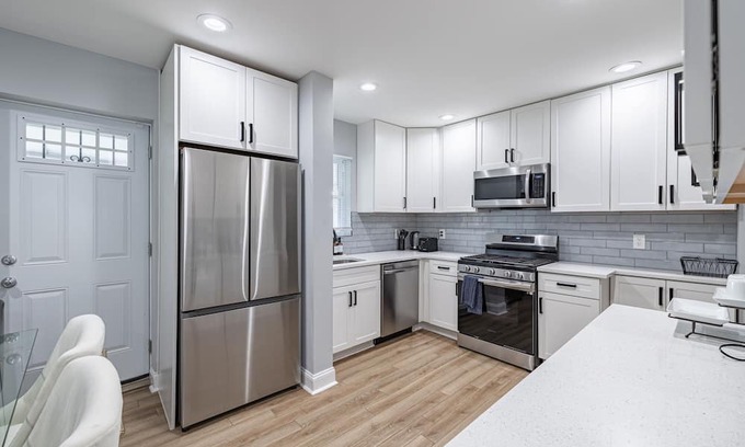 Fort Dupont House | Cozy Entire Updated 4BR 7 Beds Townhome in DC