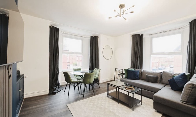 Liverpool Apartment | Garmoyle Road Flat 2