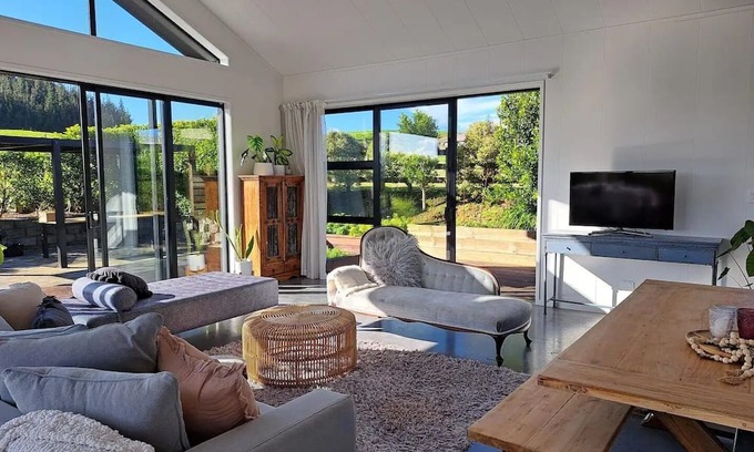 Ruakaka House | The Glasshouse - Ruakaka, Boutique accommodation
