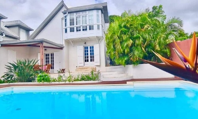 Sainte-Clotilde House | Kaz Strelitzia