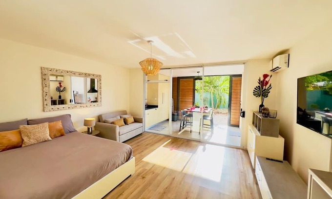 Tahiti Apartment | Cozy apartment steps away from the beach, supermarket, and bakery.