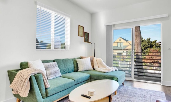 Historic Filipinotown House | Newly built luxury condo near Downtown&Hollywood