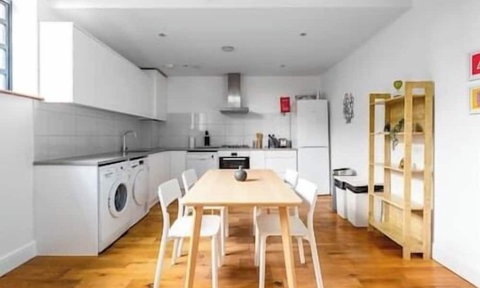 De Beauvoir Apartment | Trendy East London Flat (SH11)