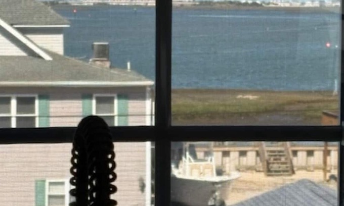 West Wildwood House | HUGE HOUSE AMAZING WATER VIEWS SLEEPS 14!