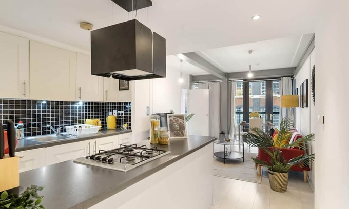 Stratford and New Town Apartment | LiveStay - Modern Two Bed Apartment in Stratford